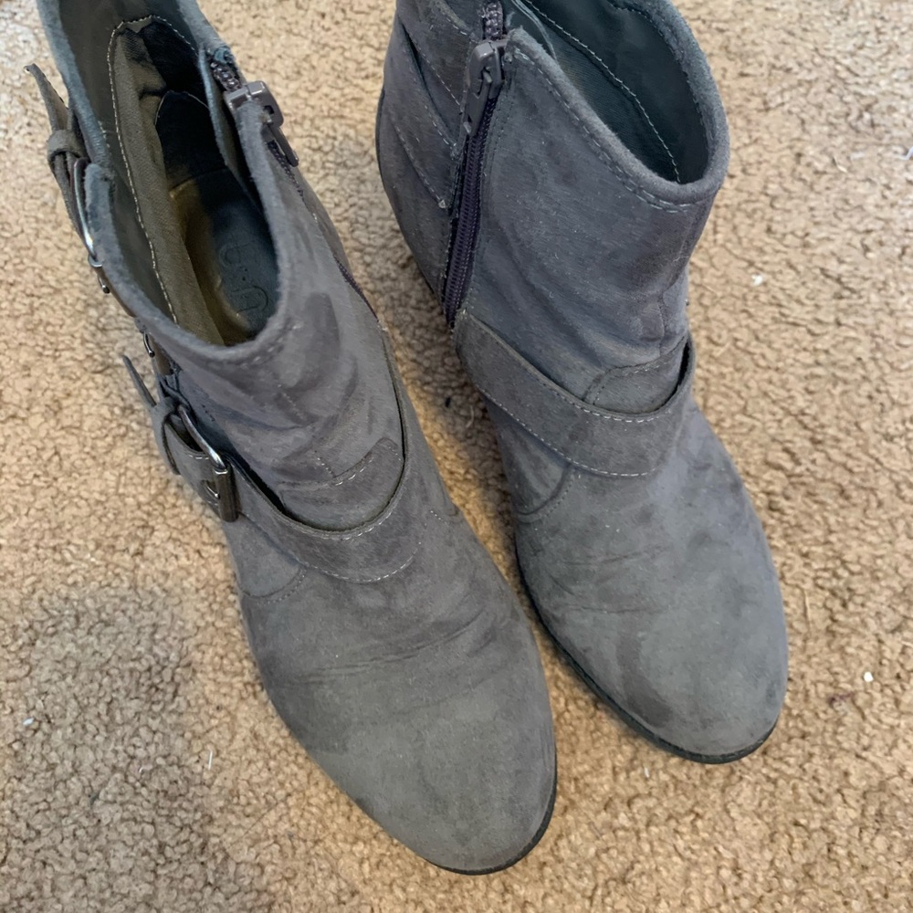 Unisa Gray Wedge